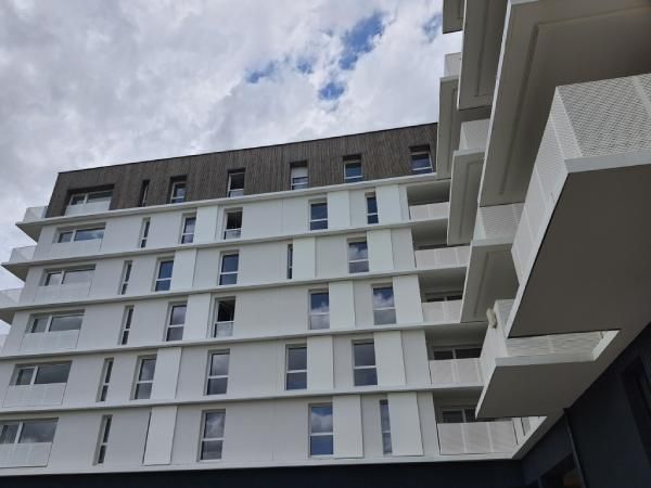 bâtiment blanc